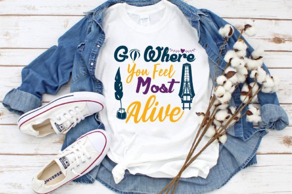 Go Where You Feel Most Alive Illustration Designs de T-shirts Par Art And Craft