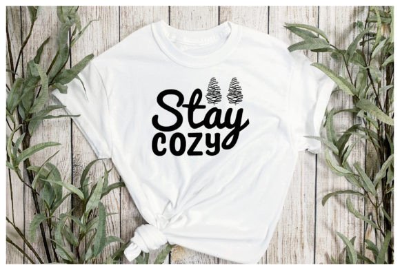 Stay Cozy Grafica Design di T-shirt Di Cricut House