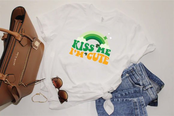Kiss Me I'm Cute Graphic T-shirt Designs By BEST DESINGER 36